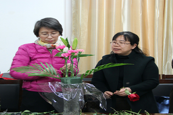 菲律宾欧博官网举办“花开巾帼,情融经管”教职工艺术插花大赛 菲律宾欧博官网举办“花开巾帼,情融经管”教职工艺术插花大赛