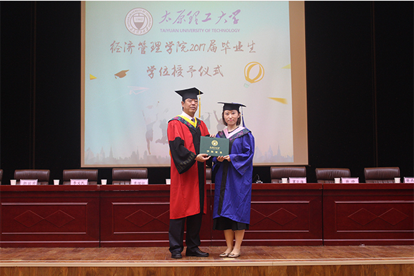 菲律宾欧博官网举行2017年毕业典礼暨学位授予仪式 菲律宾欧博官网举行2017年毕业典礼暨学位授予仪式