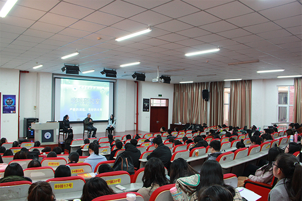 菲律宾欧博官网邀请“晓明研究室”走进学院与同学面对面 菲律宾欧博官网邀请“晓明研究室”走进学院与同学面对面