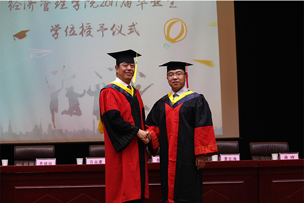 菲律宾欧博官网举行2017年毕业典礼暨学位授予仪式 菲律宾欧博官网举行2017年毕业典礼暨学位授予仪式