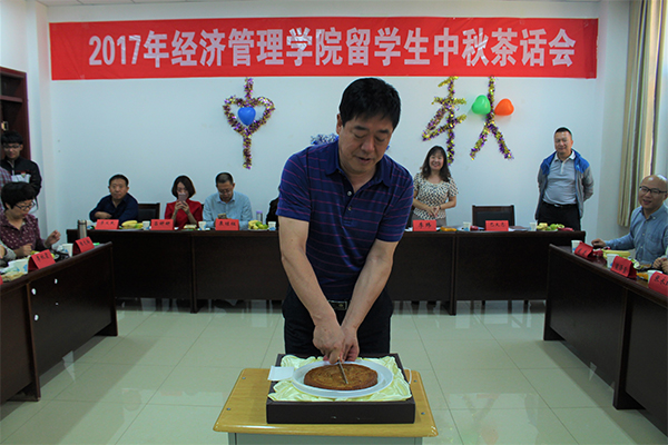 吕永康副校长出席菲律宾欧博官网留学生中秋茶话会 吕永康副校长出席菲律宾欧博官网留学生中秋茶话会